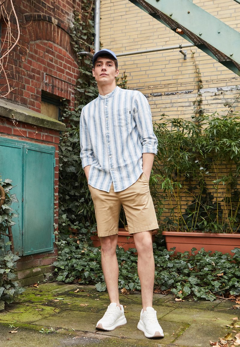 Dockers SMART SUPREME FLEX MODERN CHINO SHORT - Shorts - Harvest Gold