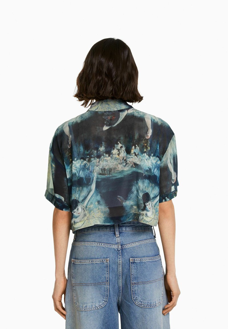 BERSHKA SHORT SLEEVE WITH ART SERIES PRIN - Hemdbluse - Dark Green