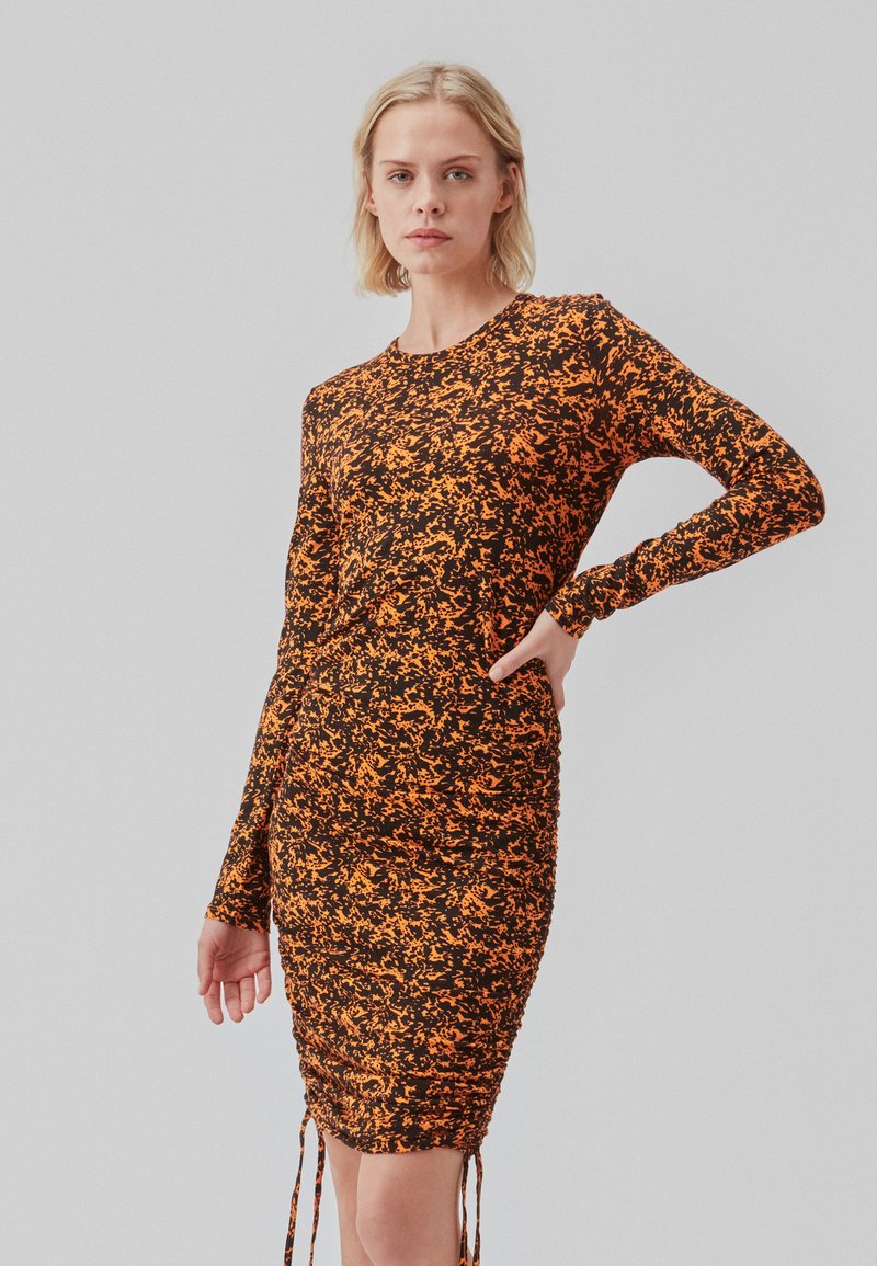  CURTIS PRINT DRESS - Jerseykleid - Vibrant Orange Splash