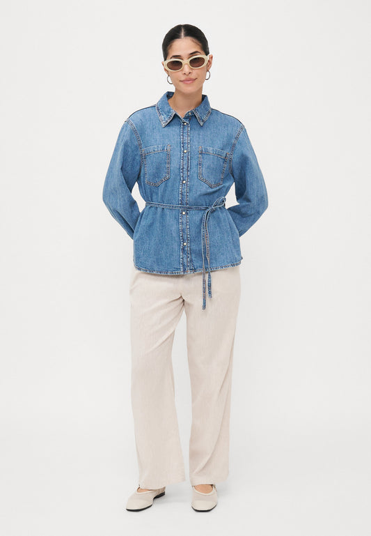 ONLY Petite ONLKOKO SEGVIGNY BELT SHIRT - Button-down Blouse - Medium Blue Denim