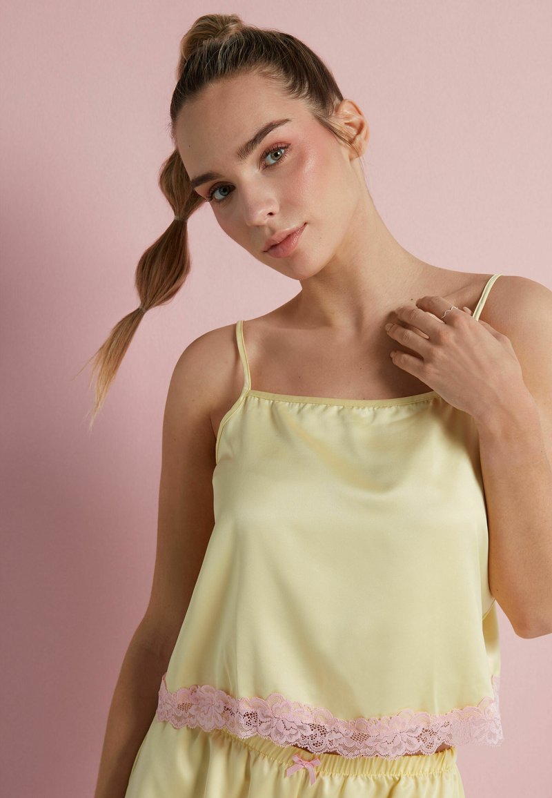  CORTA DELICATE - Nachtwäsche Shirt - Vanilla Yellow Doll Pink