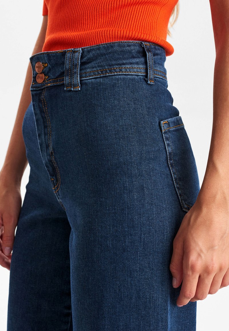  NUNATASJA - Flared Jeans - Dark Blue Denim