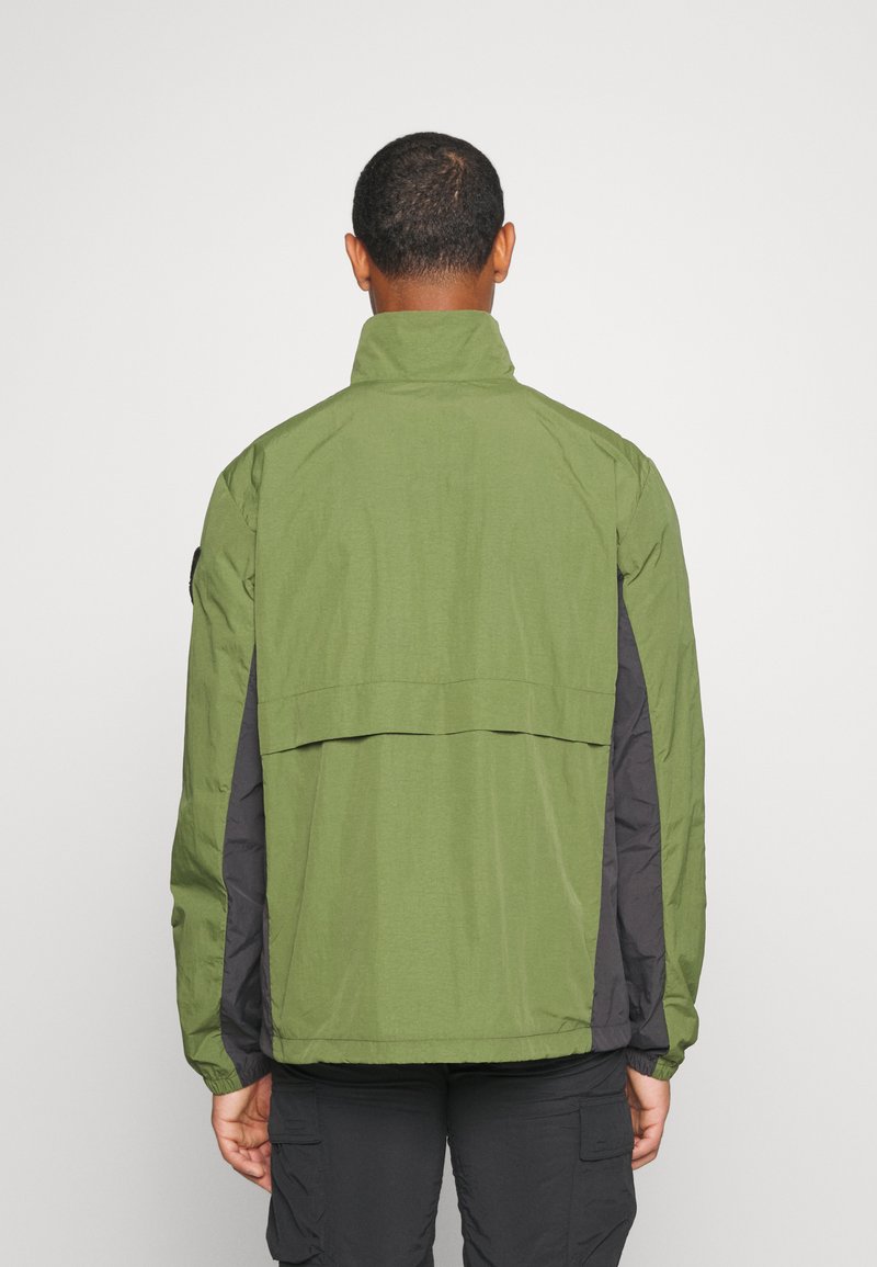 Jack Wolfskin REBEL OVERHEAD - Windbreaker - Greenwood