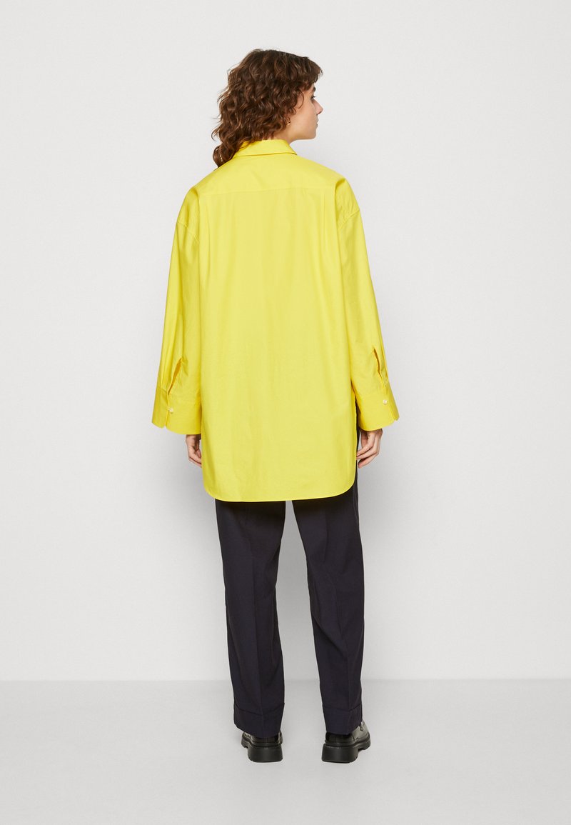 Gant WIDE CUFF SHIRT - Hemdbluse - Electric Yellow