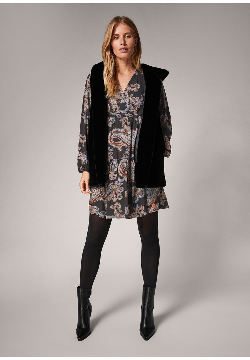 Comma Jerseykleid - Black Graphic