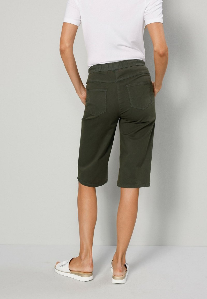  Shorts - Flaschengrün