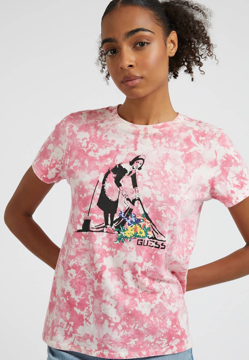 Guess IN TIE-DYE-OPTIK MIT GRAFFITI-PRINT - T-Shirt Print - Rose