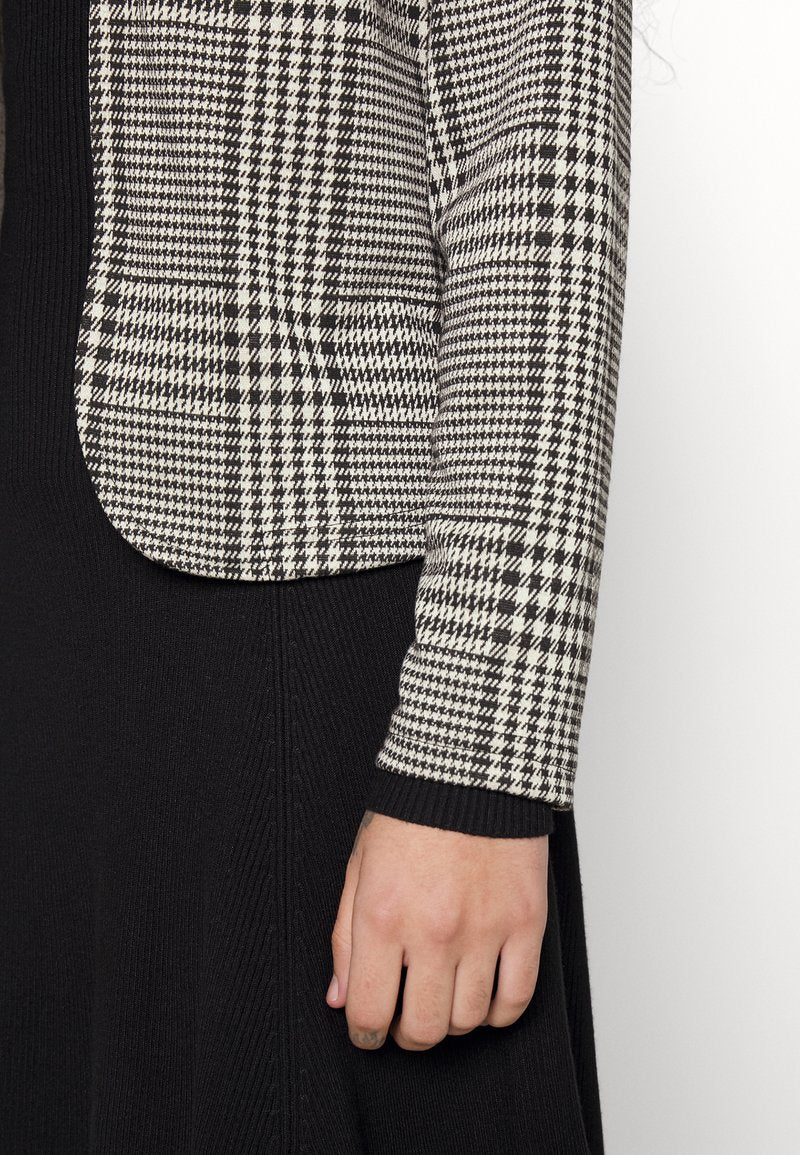 ONLY Petite ONLZIGA SHORT - Blazer - Black Pattern