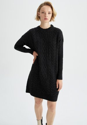  CHILLY - Strickkleid - Tummanharmaa