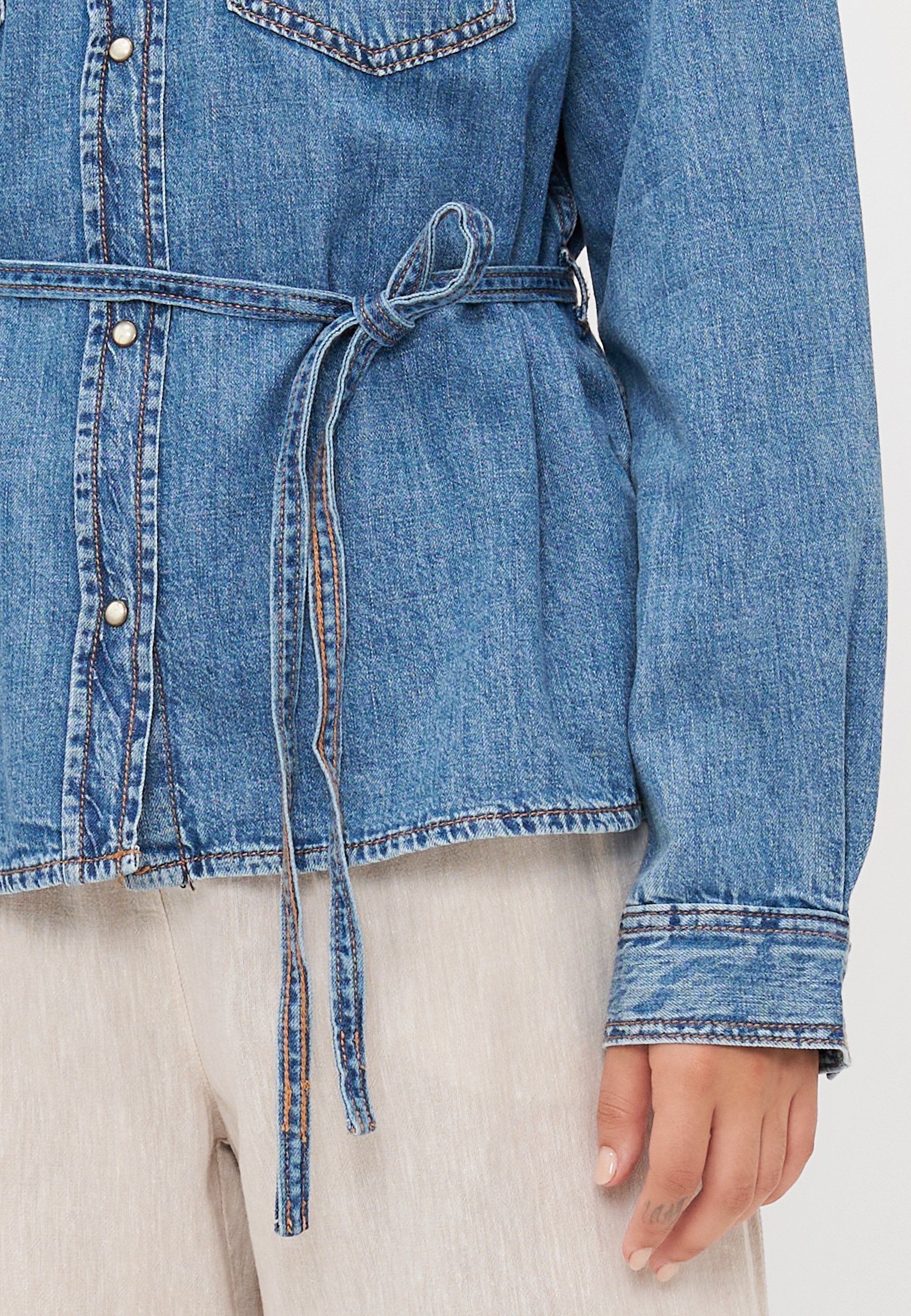 ONLY Petite ONLKOKO SEGVIGNY BELT SHIRT - Button-down Blouse - Medium Blue Denim
