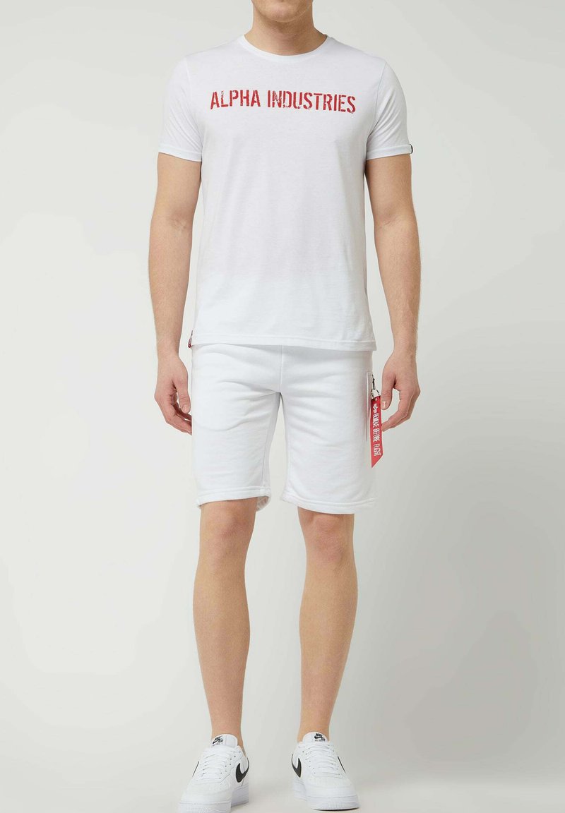 Alpha Industries MIT REISSVERSCHLUSSTASCHE - Shorts - Weiß