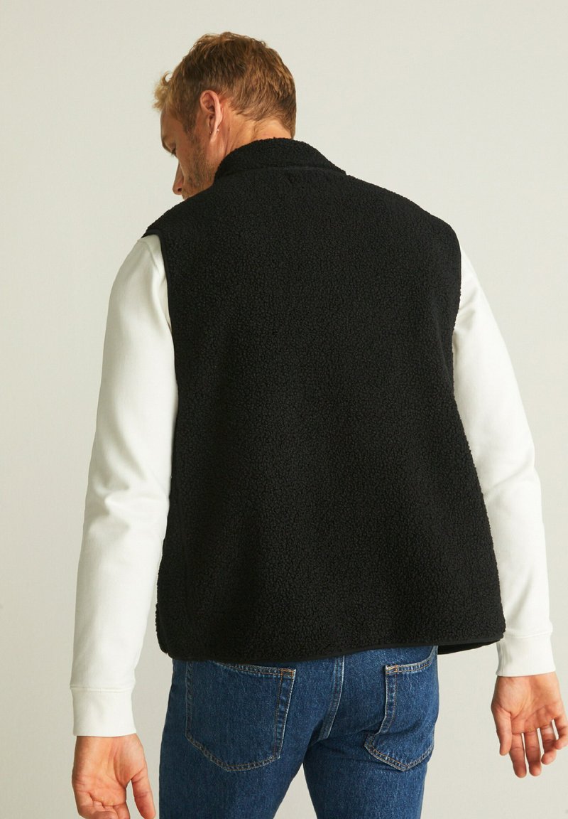  CARL PILE - Weste - Black