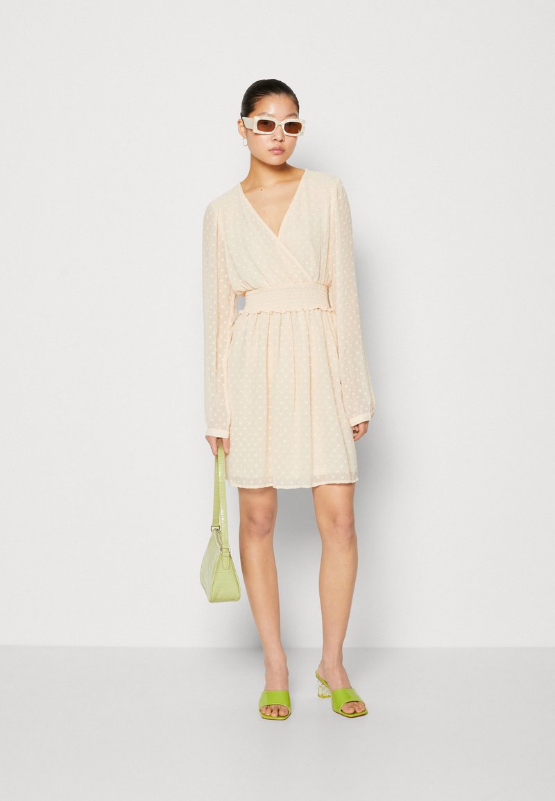 ONLY ONLELLA LYNG DRESS - Freizeitkleid - Novelle Peach