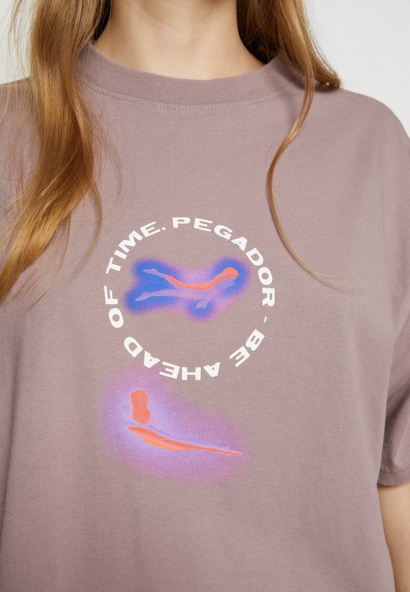 Pegador LERUM OVERSIZED TEE - T-Shirt Print - Washed Future Violet