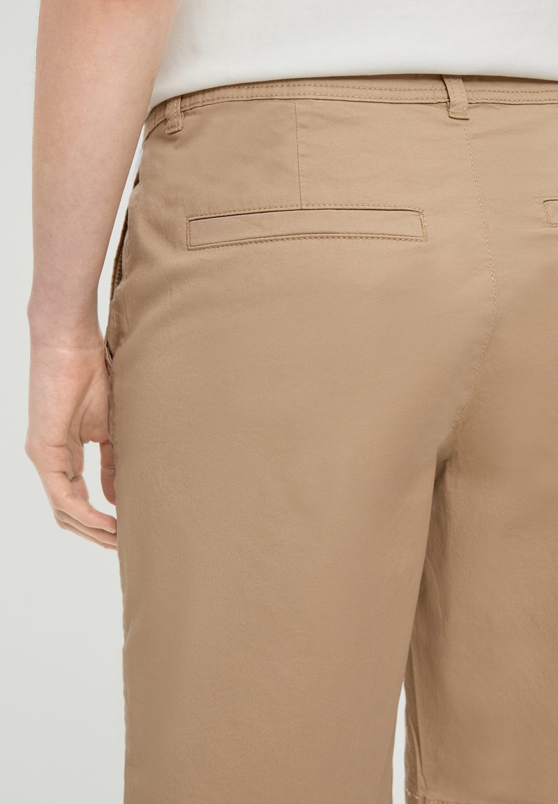S.Oliver REGULAR BERMUDA - Shorts - Sandstein