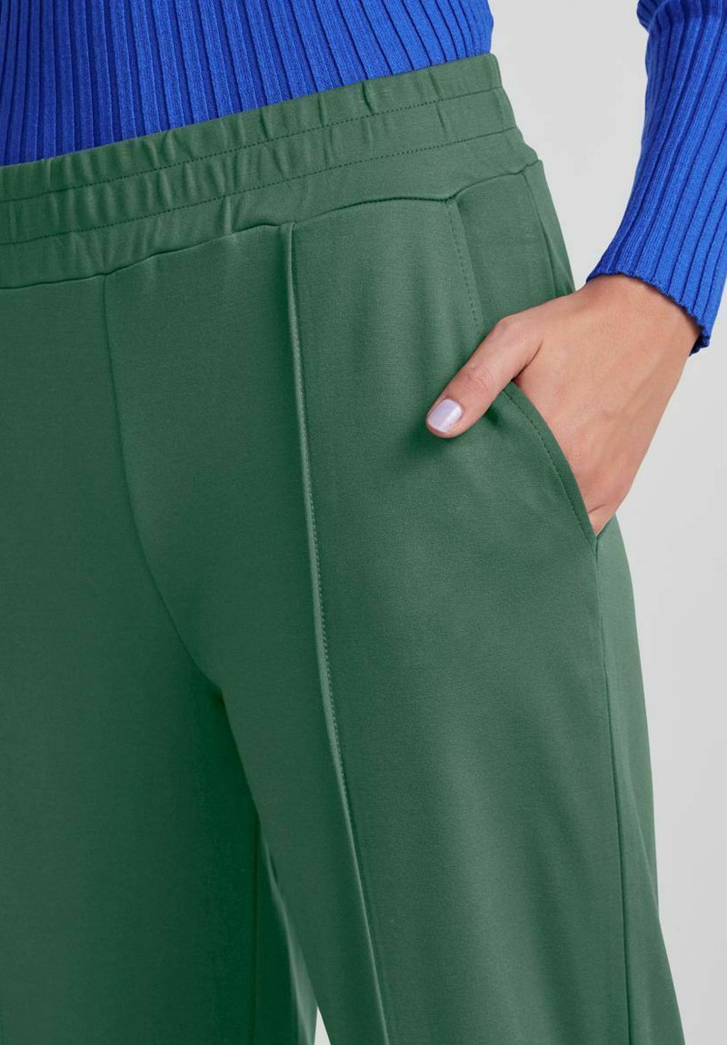 Pieces PCKLARA MW WIDE PANT BF - Jogginghose - Myrtle
