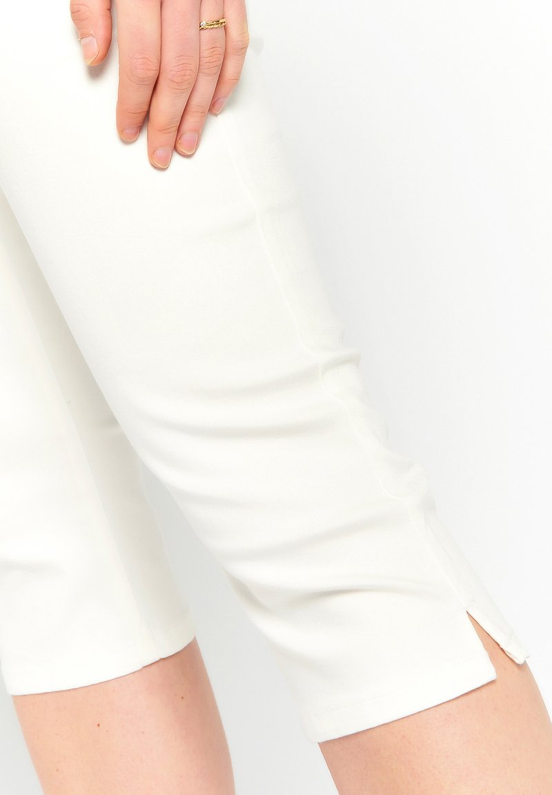 LOLALIZA CROPPED - Jeans Shorts - B Ecru