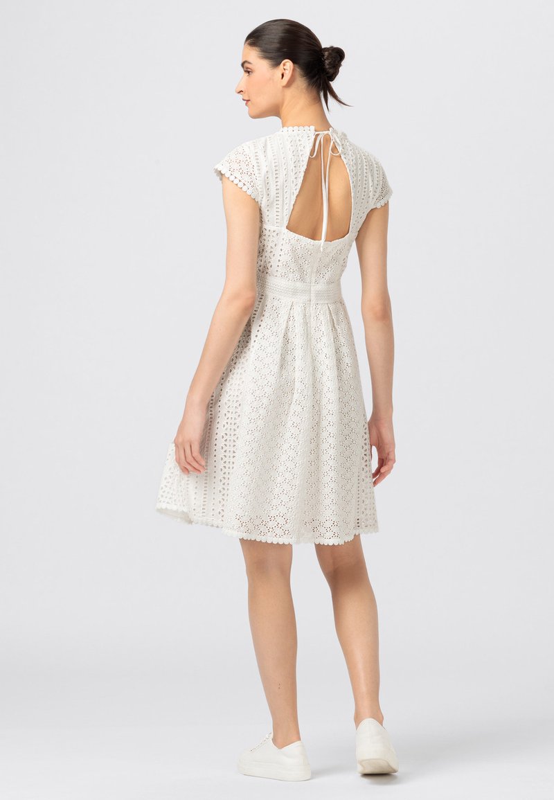  KNIELANGES MIT RÜCKEN-CUT-OUT - Freizeitkleid - Offwhite
