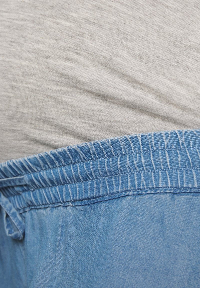 ONLY MATERNITY OLMPEMA LIFE - Shorts - Medium Blue Denim