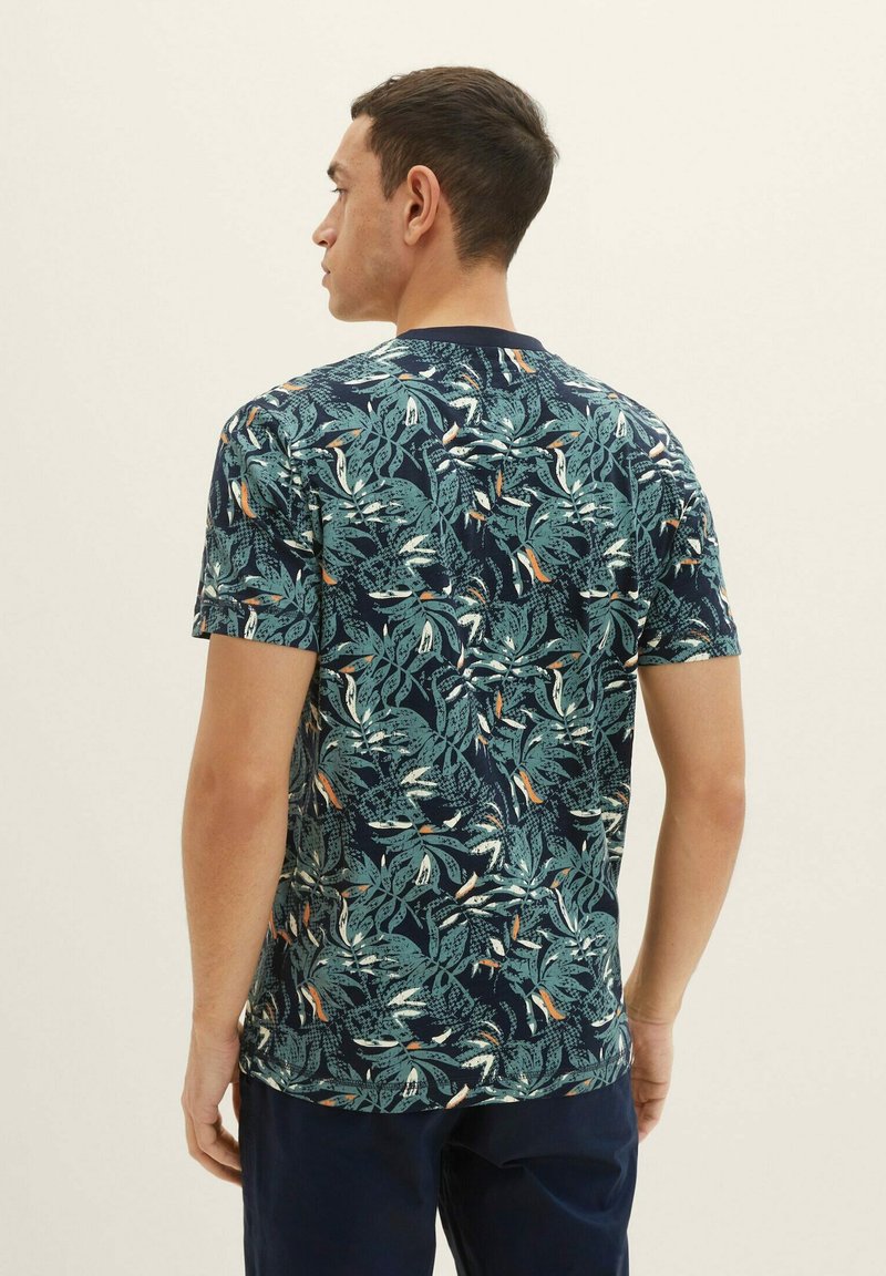 Tom Tailor ALLOVER PRINTED - T-Shirt Print - Navy Green Big Leaf Design