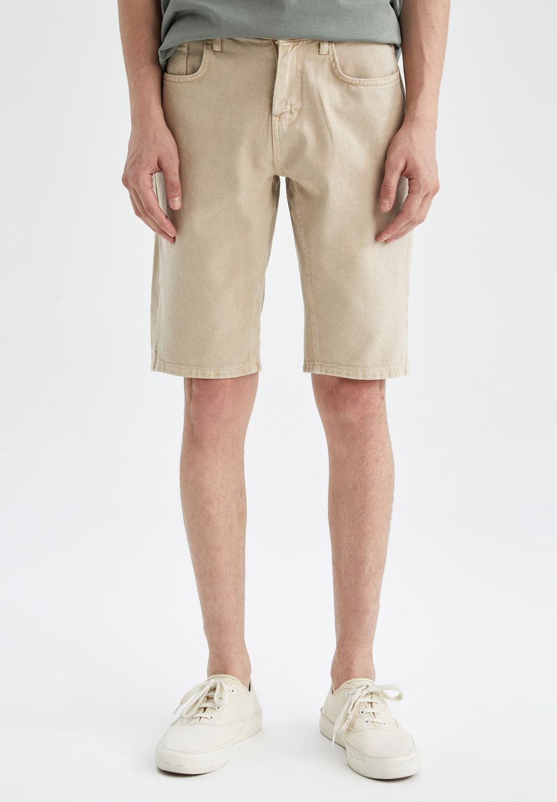 DeFacto REGULAR FIT - Jeans Shorts - Green