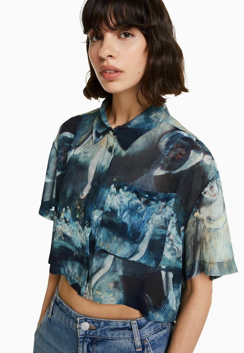 BERSHKA SHORT SLEEVE WITH ART SERIES PRIN - Hemdbluse - Dark Green
