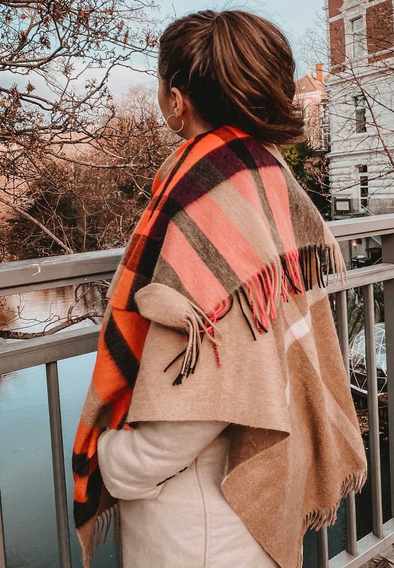  FRAAS PLAID PONCHO - Cape - Camel Red