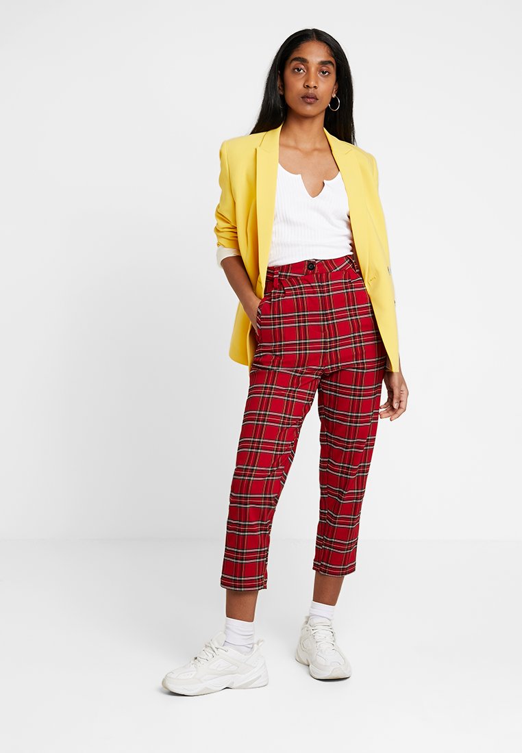 URBAN CLASSICS LADIES HIGHWAIST CHECKER CROPPED PANTS - Stoffhose - Red/black