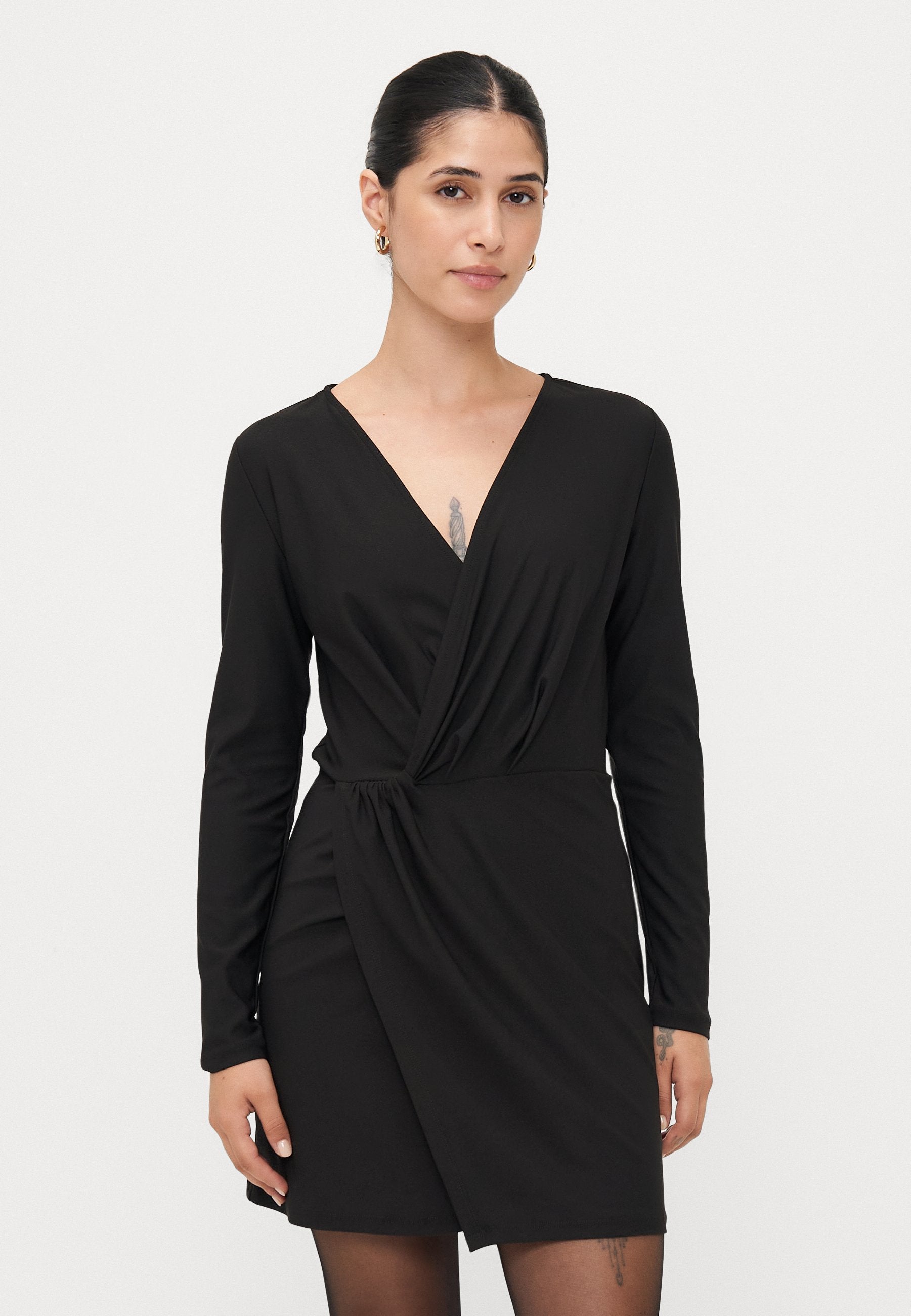 ONLY Petite ONLSILJA TWIST DRESS - Shift Dress - Black