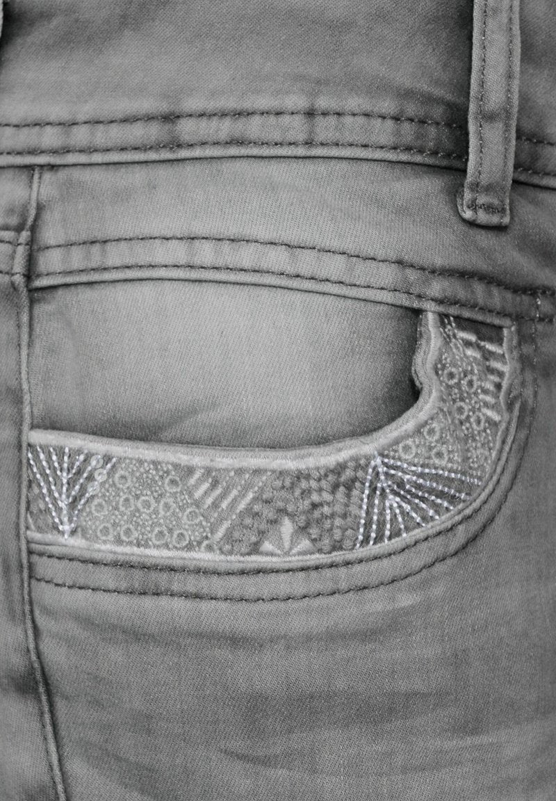 STREET ONE Jeans Shorts - Grau