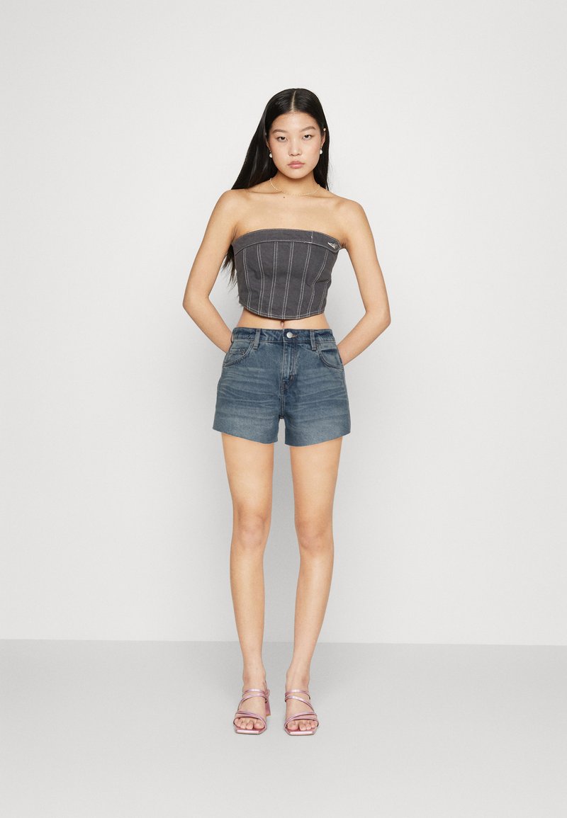 WEEKDAY SWIFT - Jeans Shorts - Blue Medium Dusty