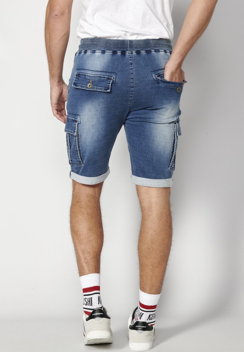Koroshi BERMUDA JOGGER - Jeans Shorts - Azul Med Medium Blue
