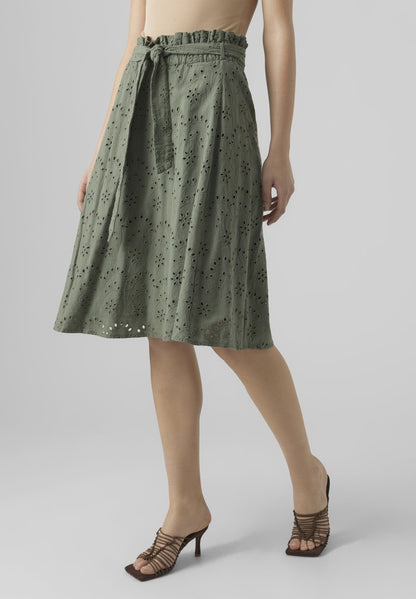 Vero Moda BRODERIE ANGLAISE - A-Linien-Rock - Mottled Green