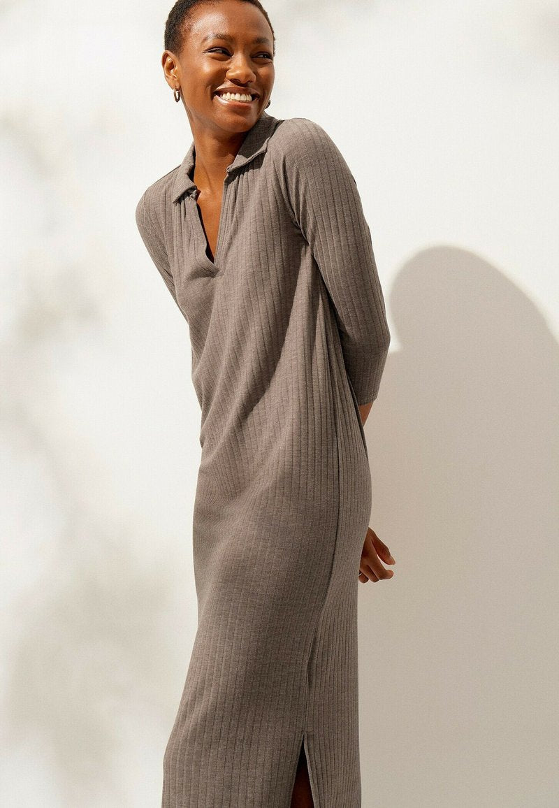 FREDRIKA RIBBED - Strickkleid - Braun