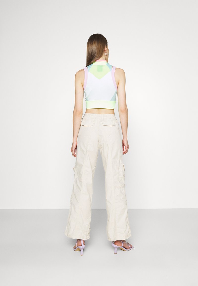 BDG Urban Outfitters 90S PANT - Cargohose - Stone