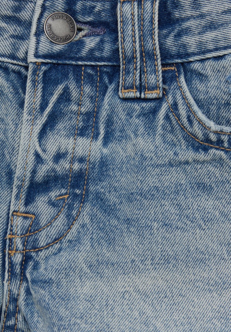 PULL & BEAR LOW WAIST - Jeans Shorts - Blue Denim