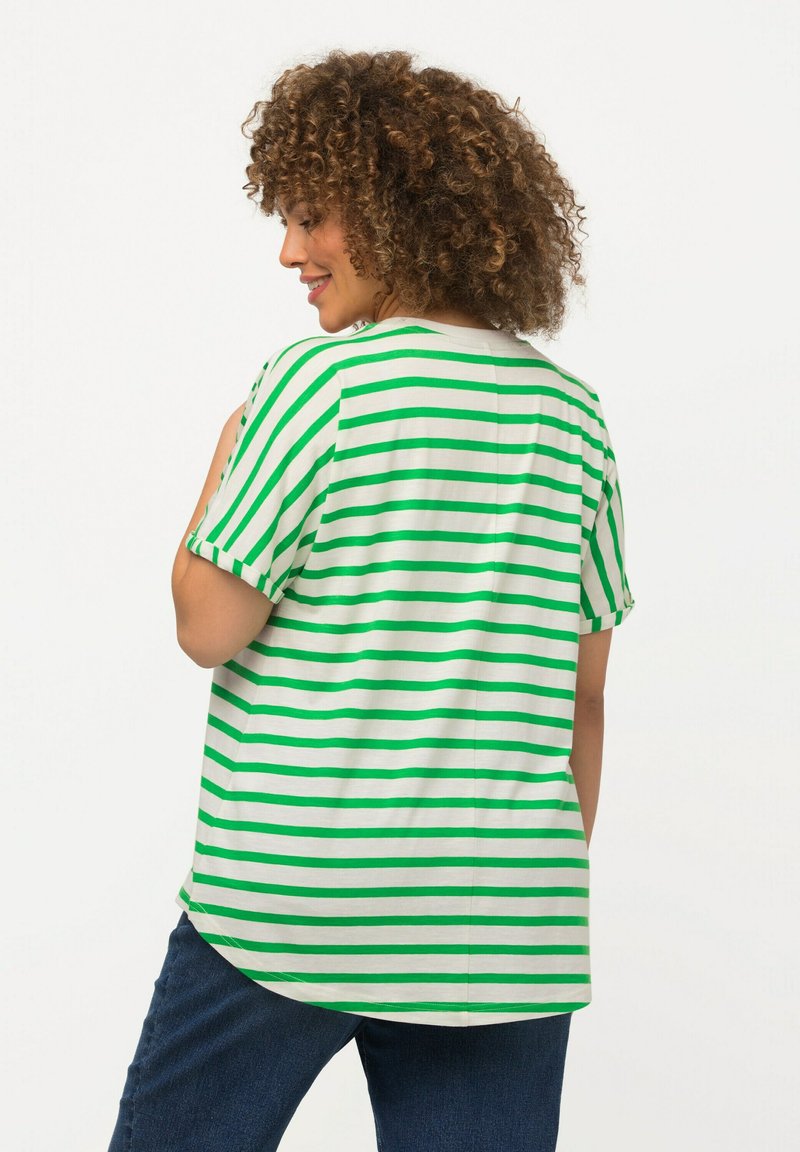 Ulla Popken À RAYURES COL ROND ET MANCHES COURTES - T-Shirt Print - Vert Gazon
