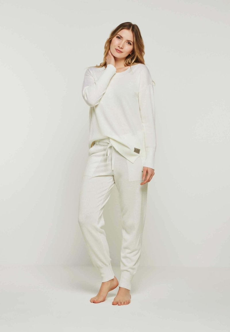  BELLA – FINE KNITTED PULLOVER WITH ROUNDNECK - Pyjama - Offwhite