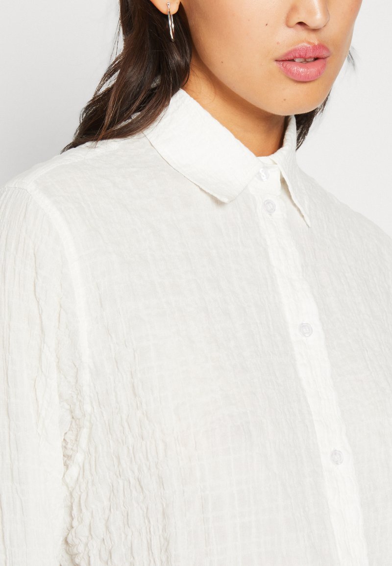 WEEKDAY CRINKLED SHIRT - Hemdbluse - Offwhite