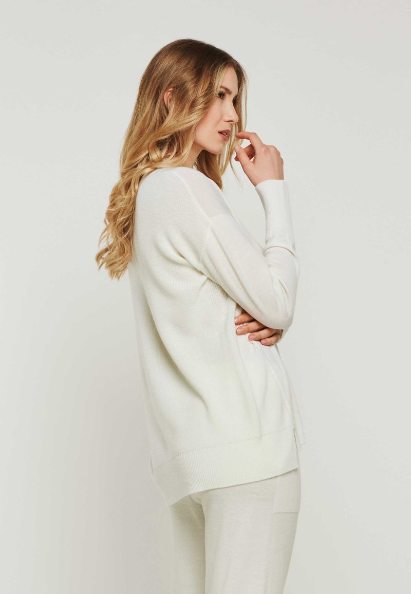  BELLA – FINE KNITTED PULLOVER WITH ROUNDNECK - Pyjama - Offwhite