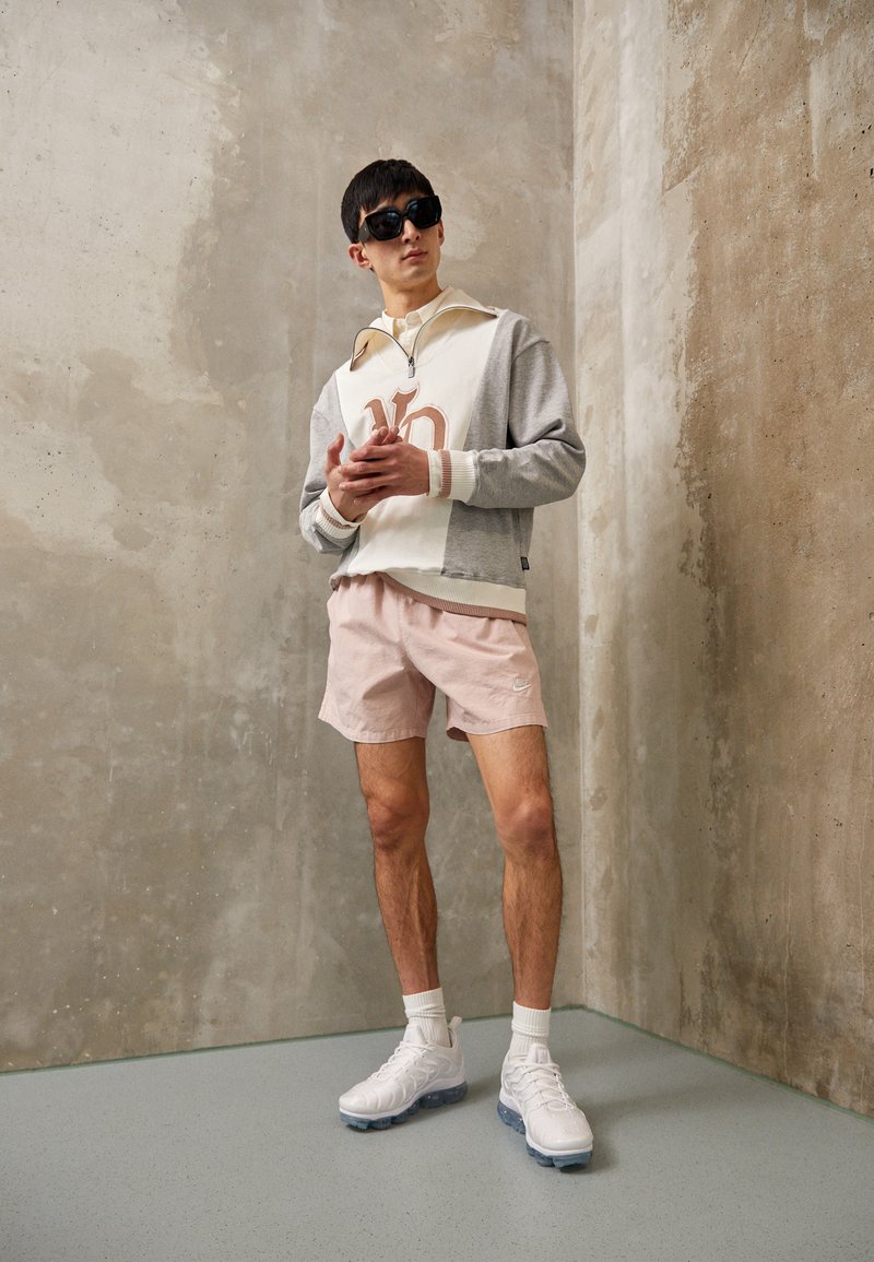 Nike Sportswear CLUB FLOW WASH - Shorts - Pink Oxford/(white)