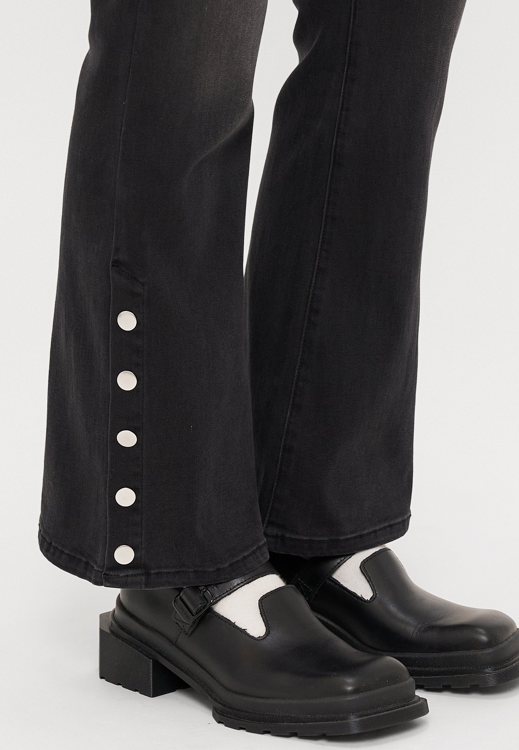 ONLY Petite ONLWAUW MID WAIST - Flared Jeans - Washed Black