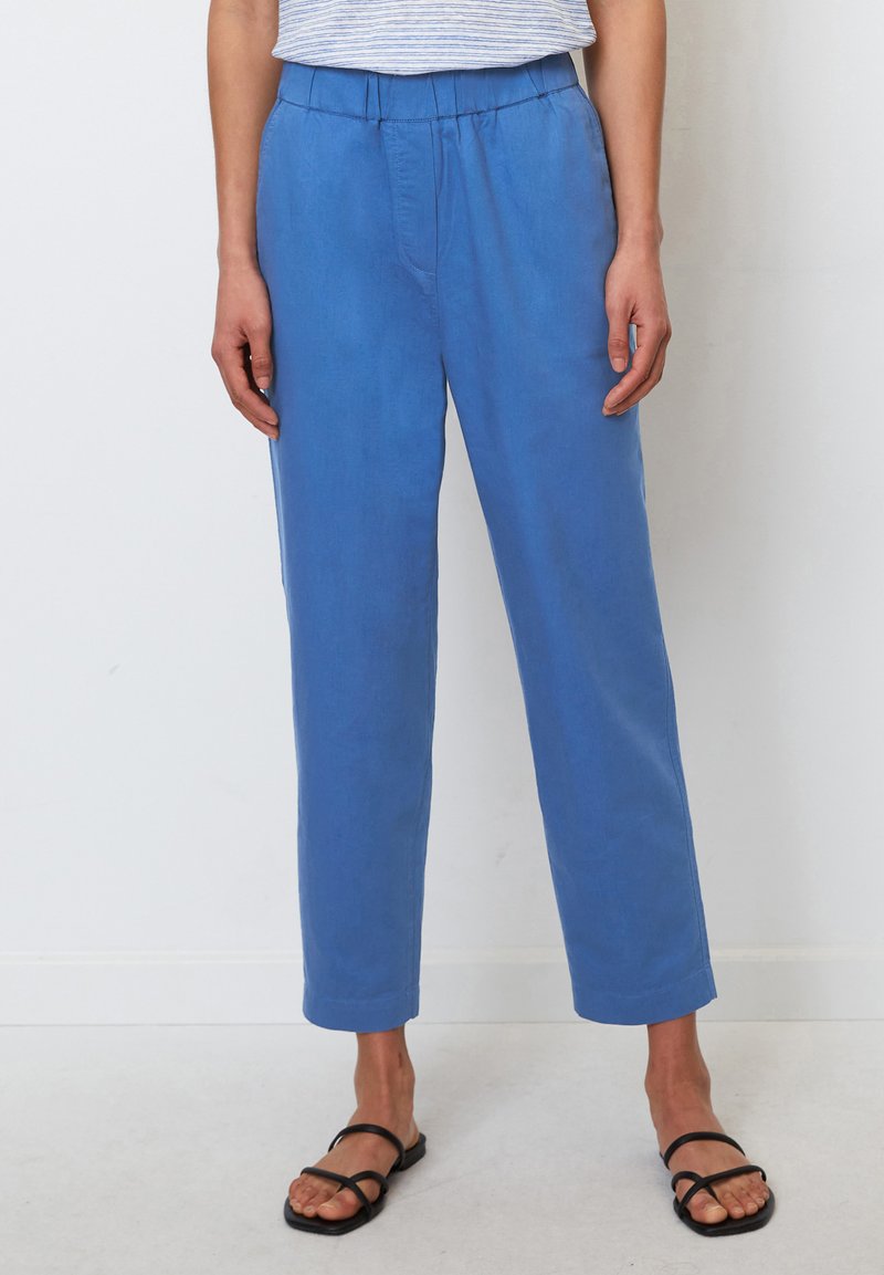 Marc O'Polo BARREL SHAPE MIT GUMMIZUG - Stoffhose - Summer Sky