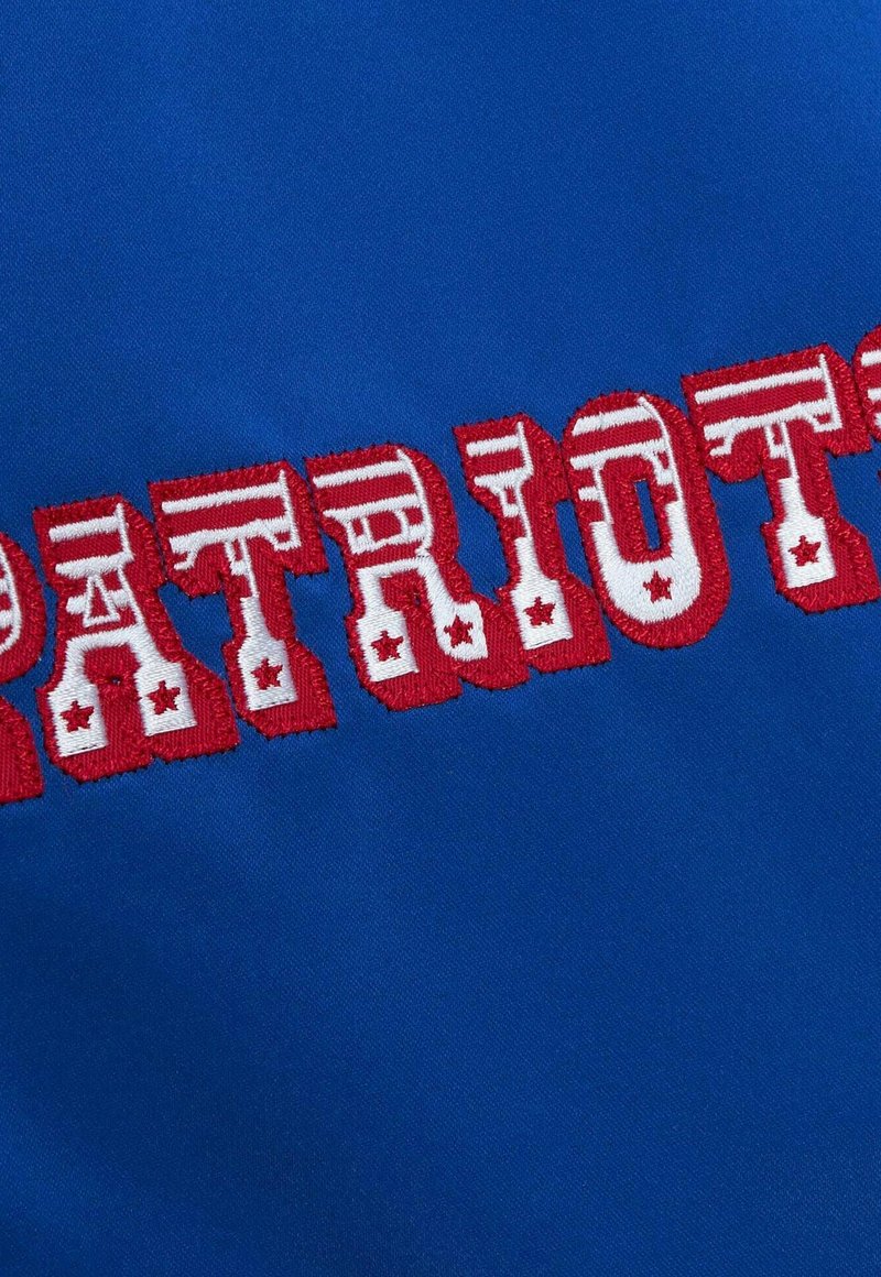 Mitchell & Ness HEAVYWEIGHT NFL NEW ENGLAND PATRIOTS - Bomberjacke - Royal