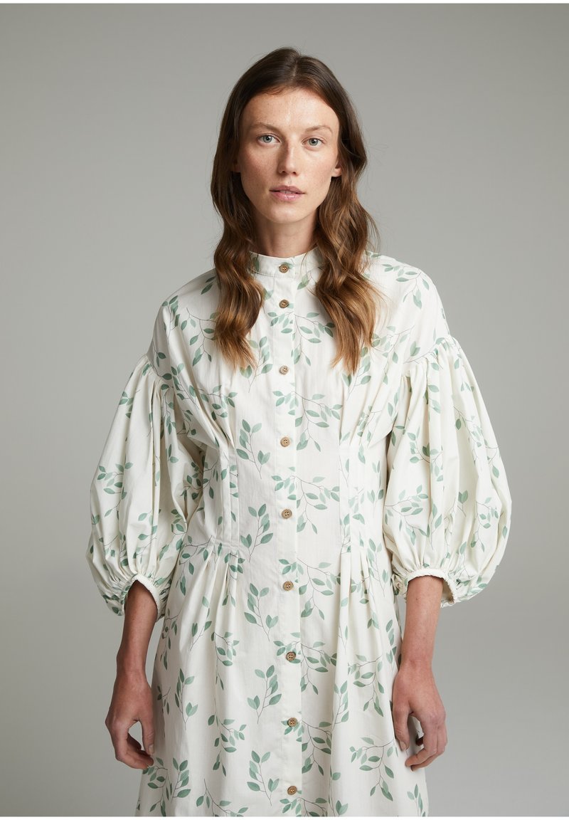  MIT BALLONÄRMELN - Freizeitkleid - Beige & Leaves