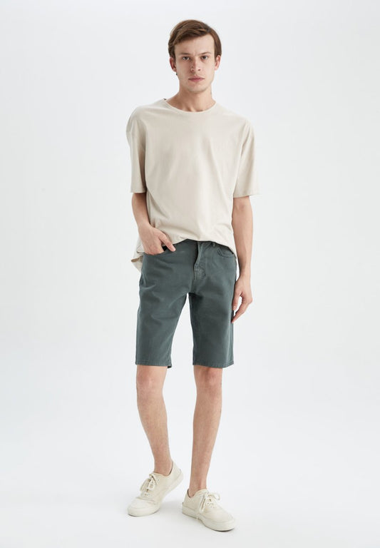 DeFacto REGULAR FIT - Jeans Shorts - Green
