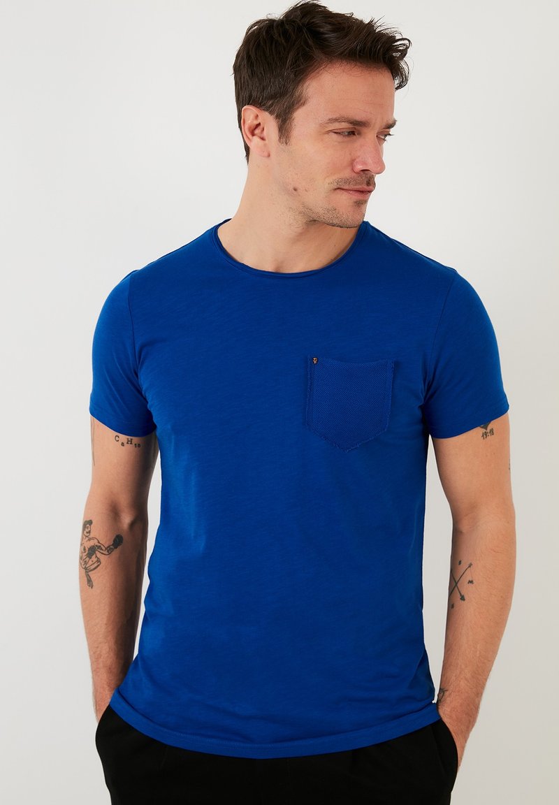  SLIM FIT - T-Shirt Basic - Saxe Blue