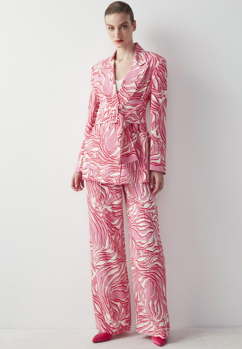 Ipekyol REGULAR FIT PATTERNED WITH FIXED BELT ACCESSORY - Kurzmantel - Pink
