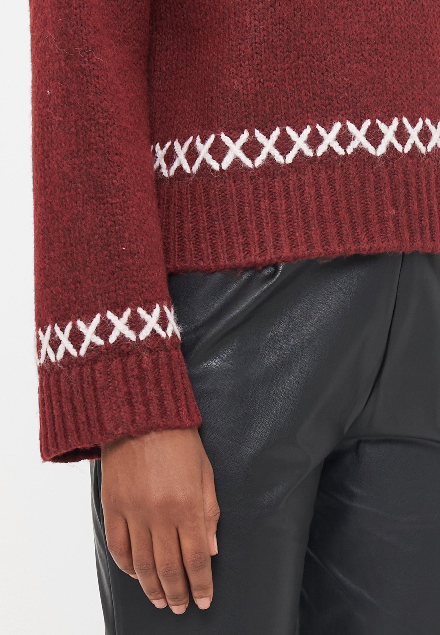 ONLY Petite ONLAMANDA LIFE O NECK DETAIL - Jumper - Cabernet/cloud Dancer