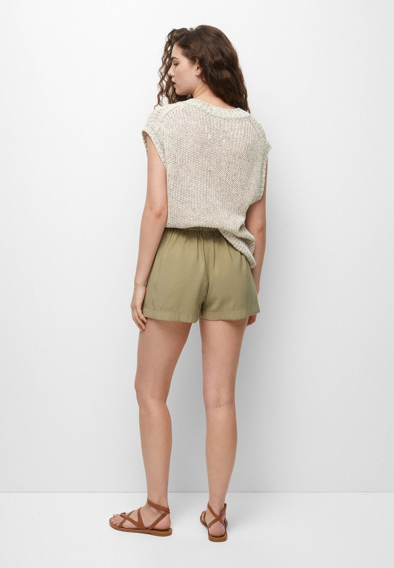 PULL & BEAR BASIC BERMUDA - Shorts - Khaki